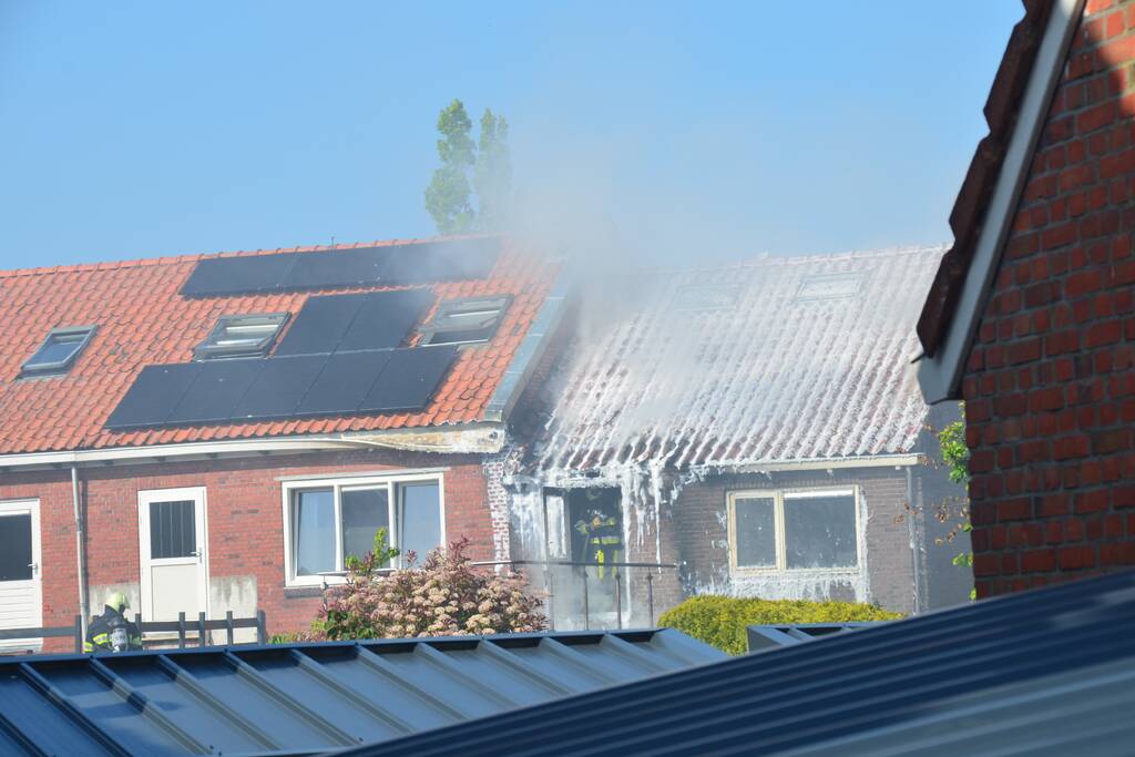 Forse rookwolken bij brand in woning