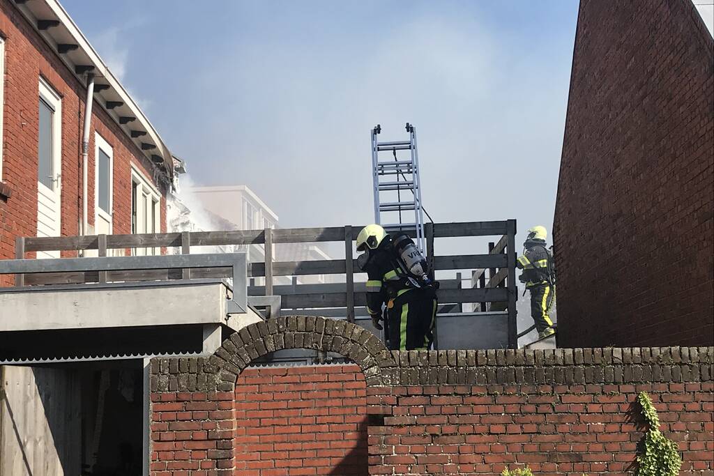 Forse rookwolken bij brand in woning