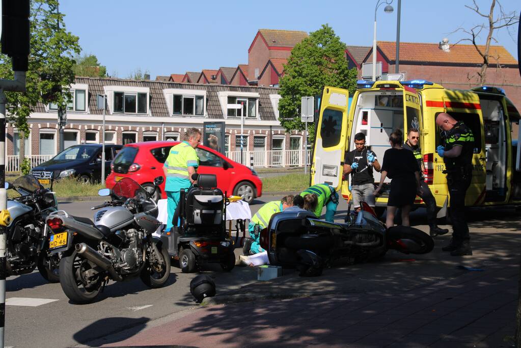 Ernstige aanrijding tussen motor en scootmobiel