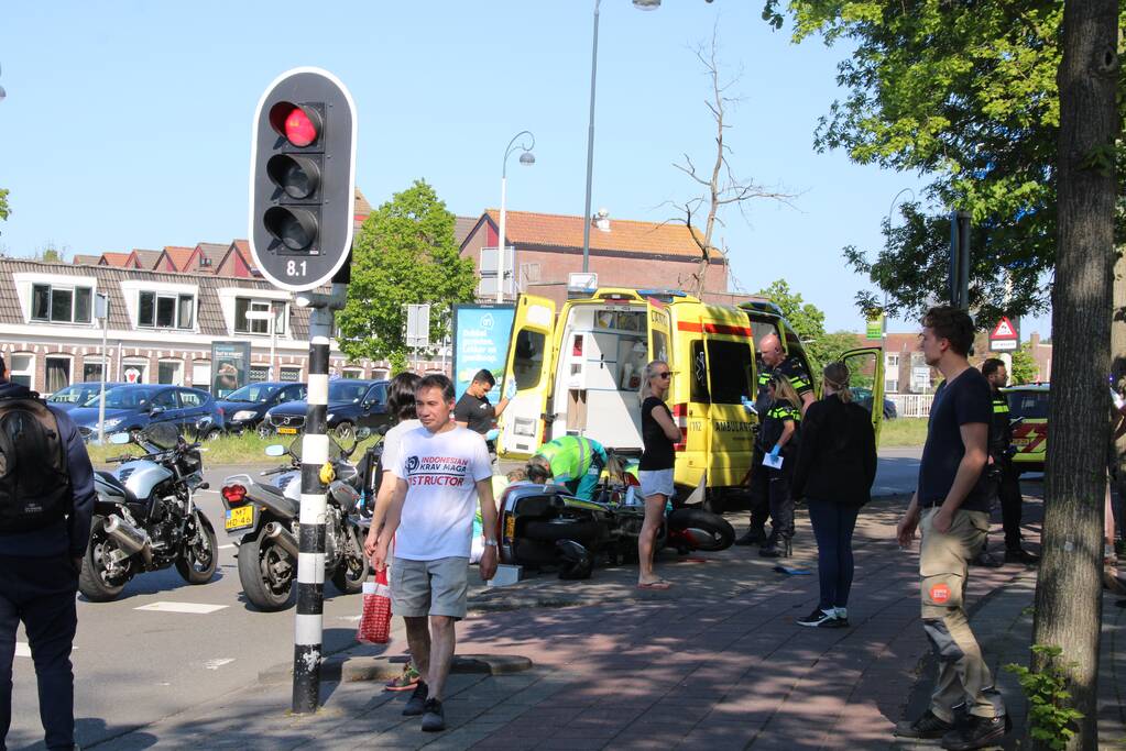 Ernstige aanrijding tussen motor en scootmobiel