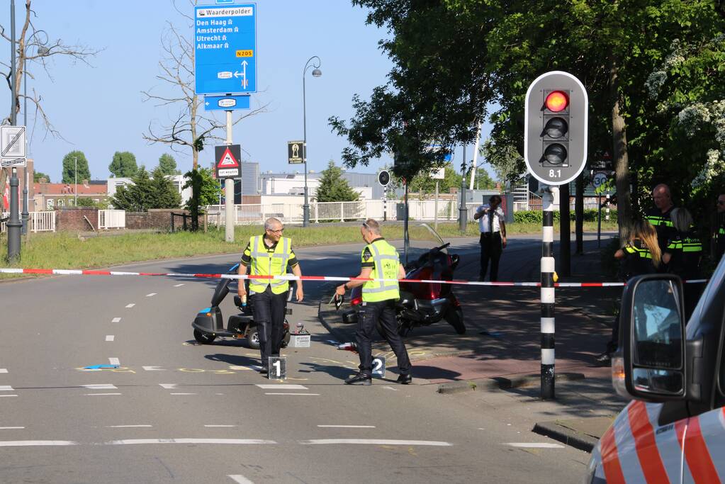 Ernstige aanrijding tussen motor en scootmobiel