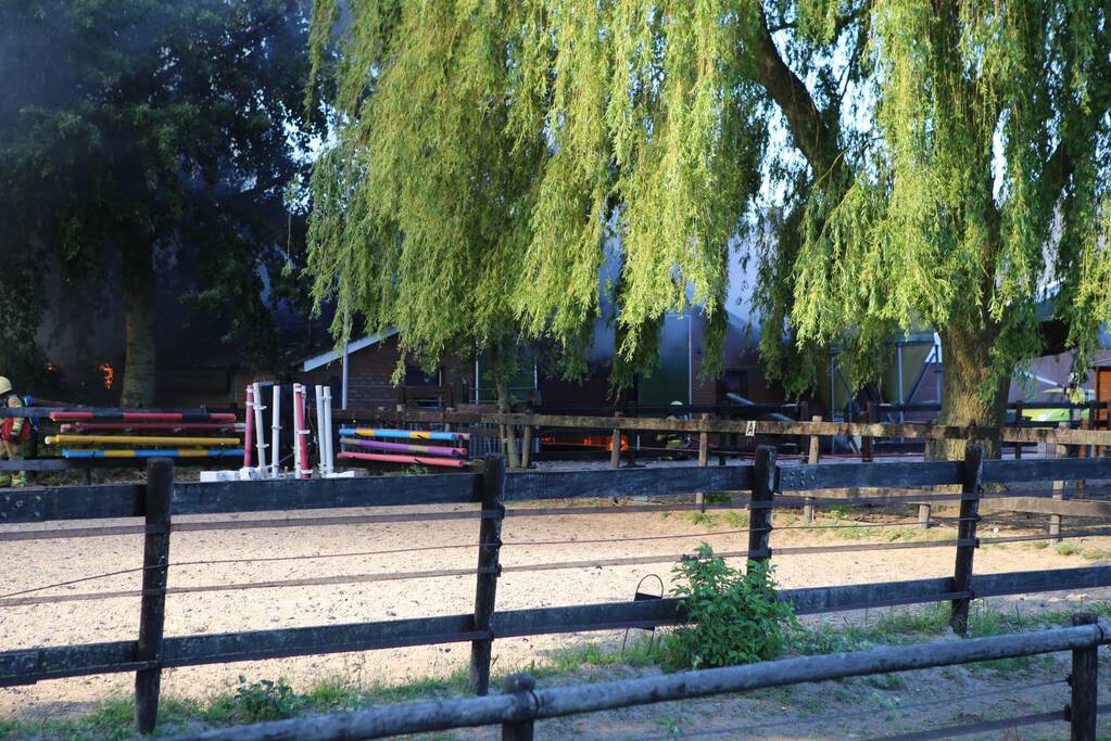 Uitslaande brand in leegstaande stal
