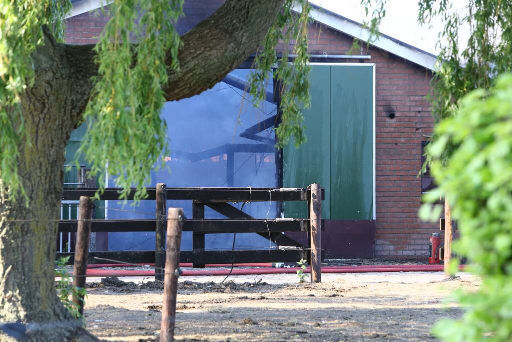 Uitslaande brand in leegstaande stal