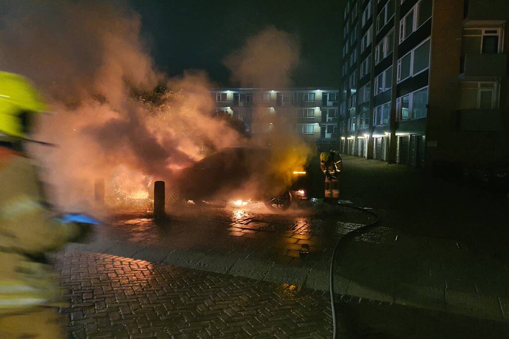 Auto verwoest door brand