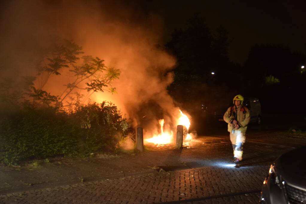 Auto verwoest door brand