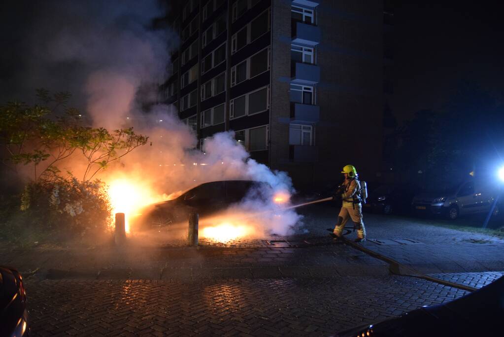 Auto verwoest door brand