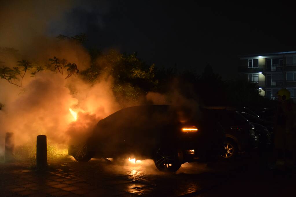 Auto verwoest door brand