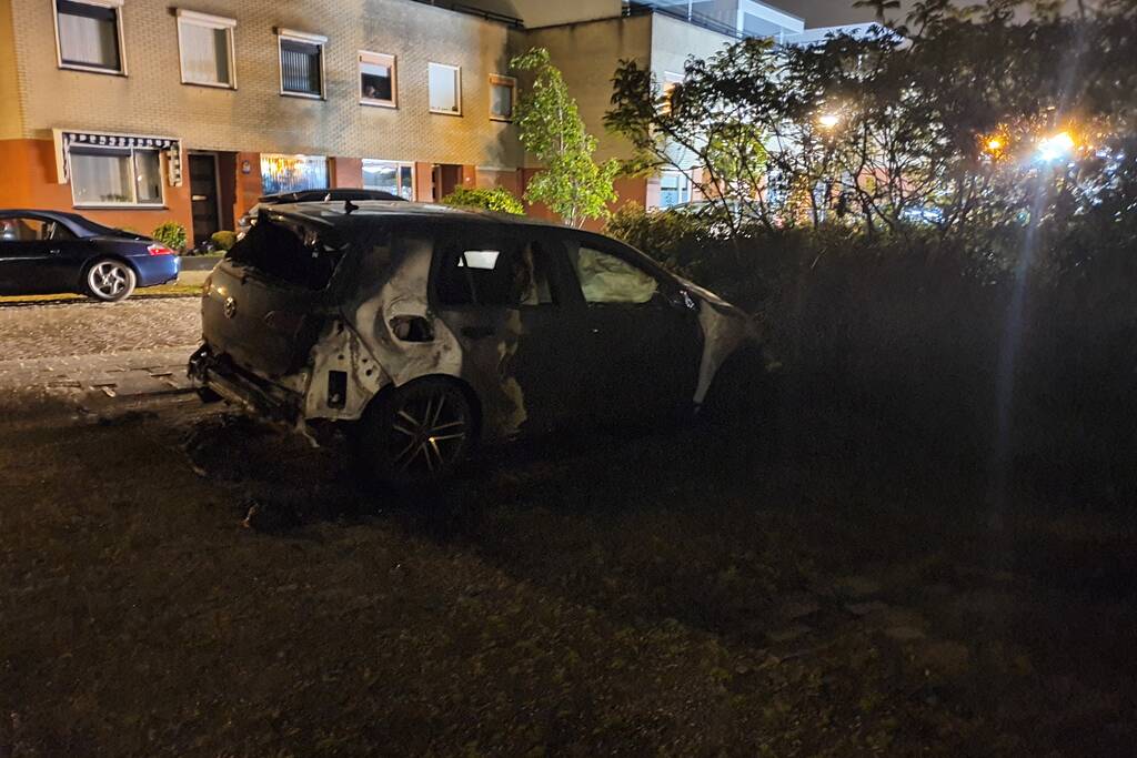 Auto verwoest door brand
