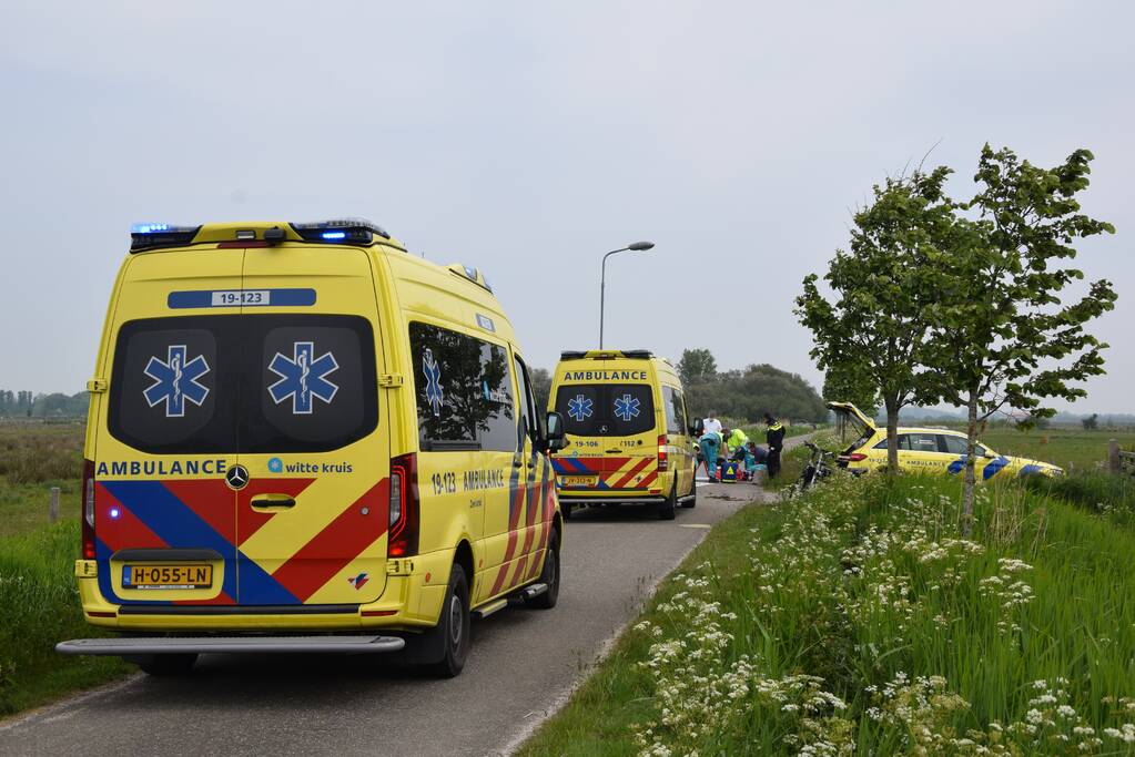 Fietser gewond na crash tegen wegmarkering