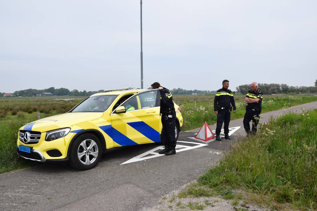 Fietser gewond na crash tegen wegmarkering