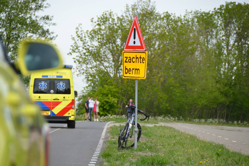 Racefietsers gewond bij aanrijding