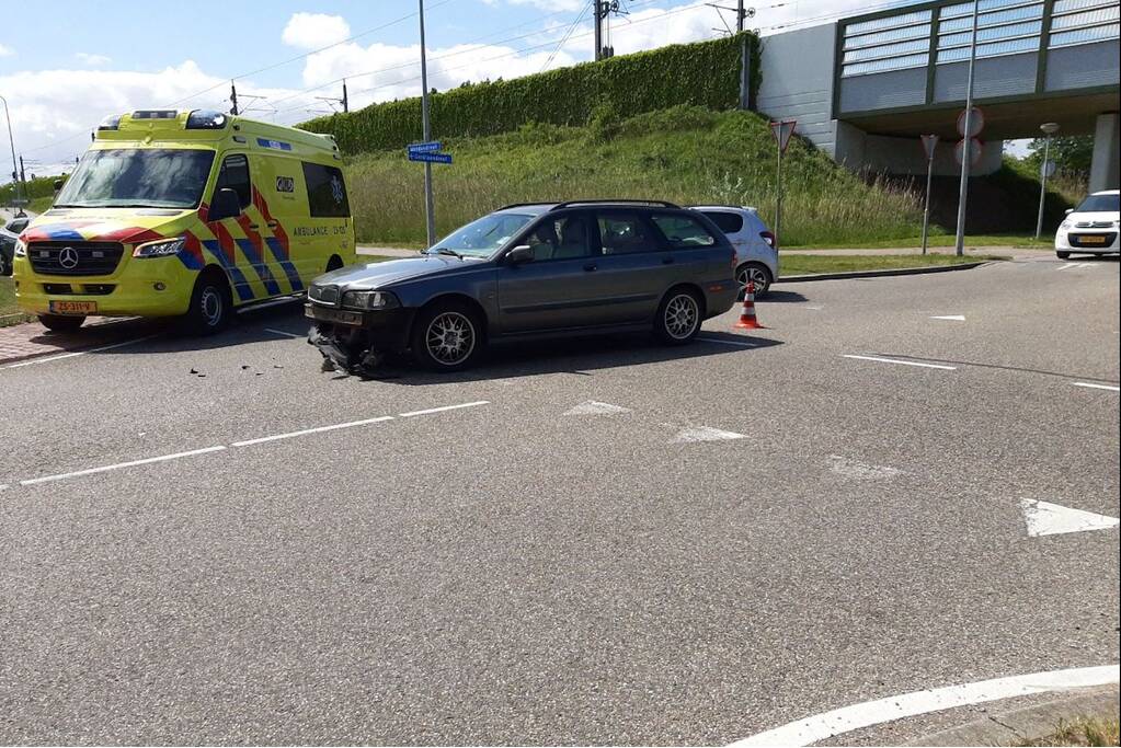 Flinke schade bij verkeersongeval op kruising
