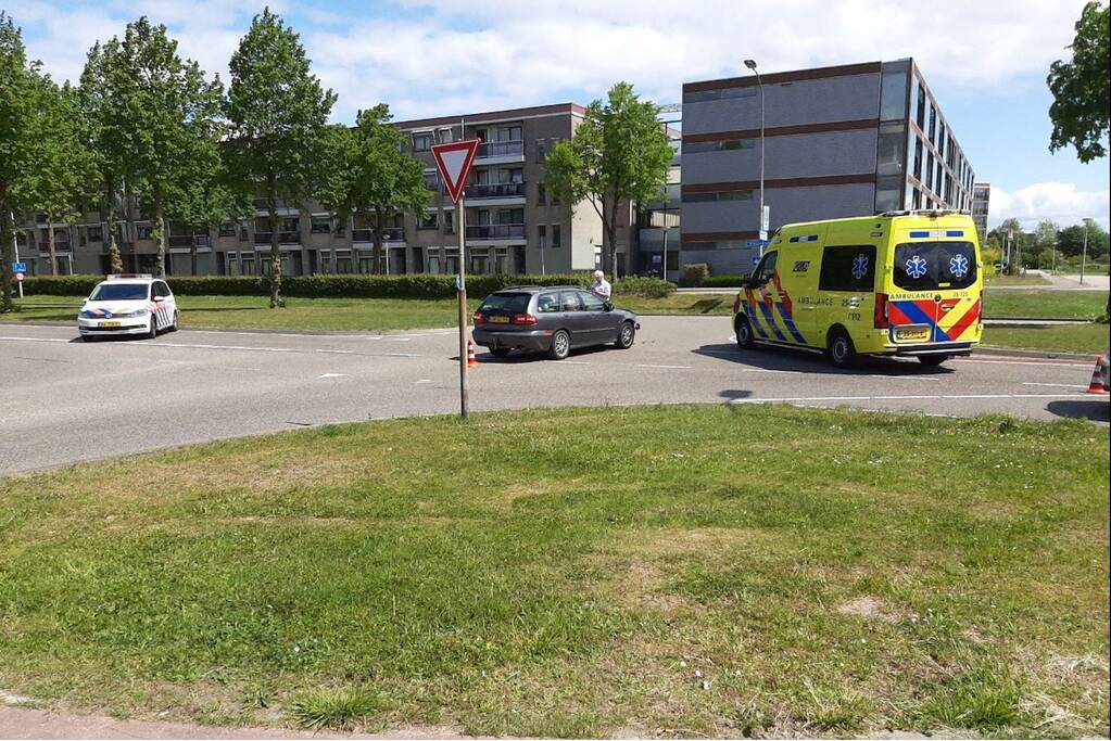 Flinke schade bij verkeersongeval op kruising