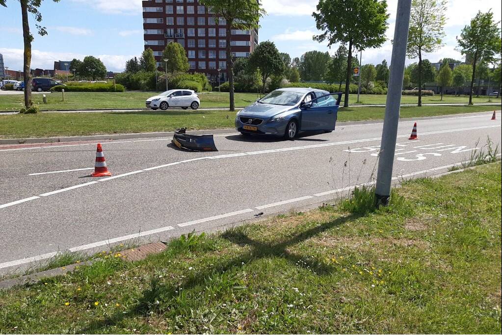 Flinke schade bij verkeersongeval op kruising