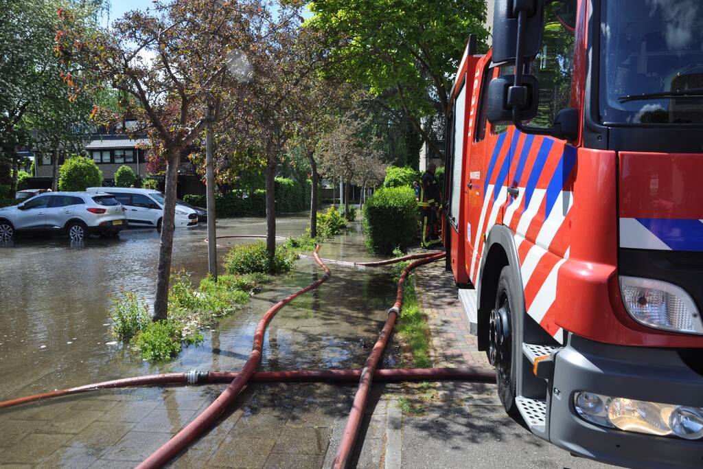 Straten blank na gesprongen waterleiding
