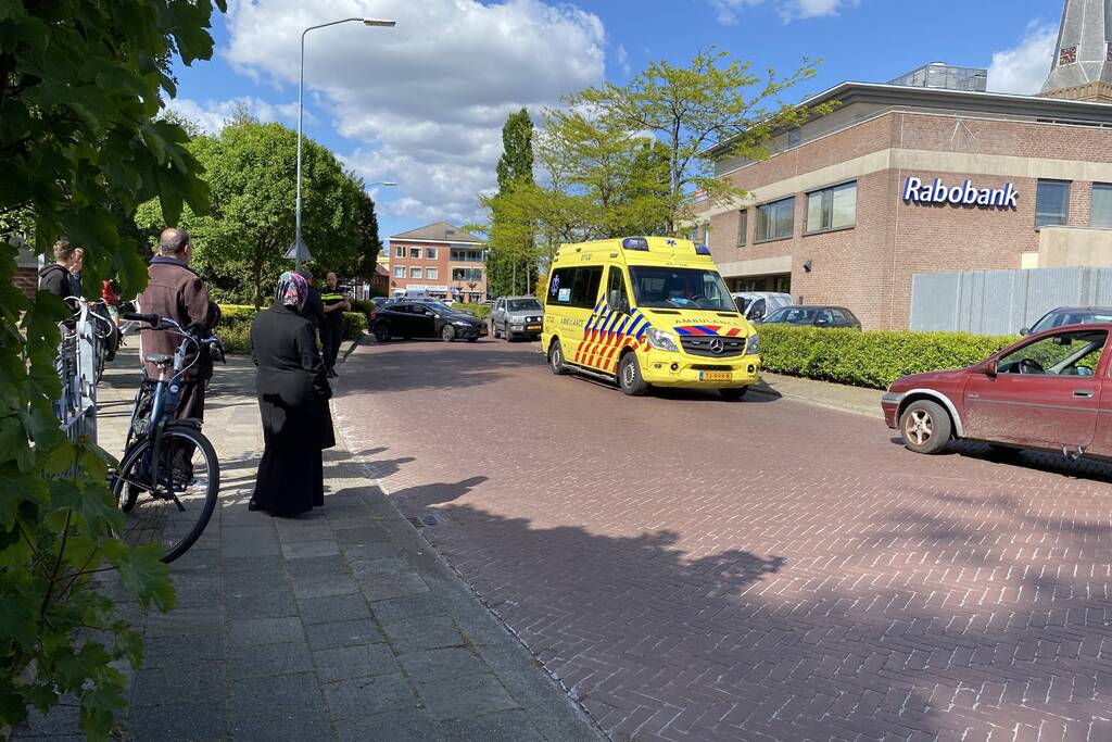 Fietser raakt gewond bij aanrijding met auto