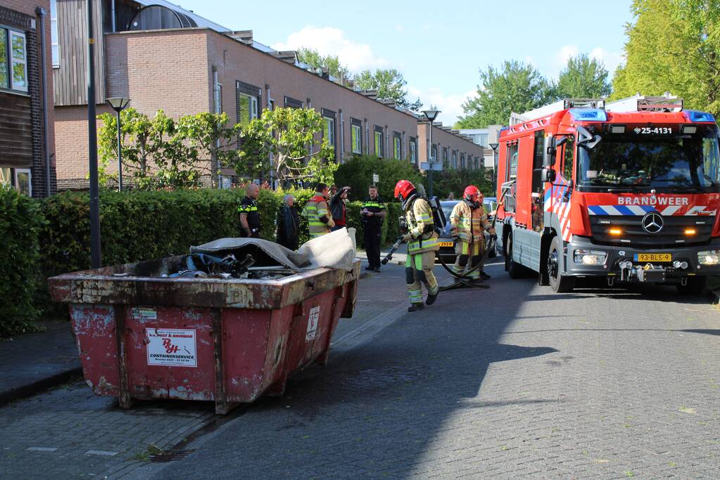 Bouwcontainer vat vlam