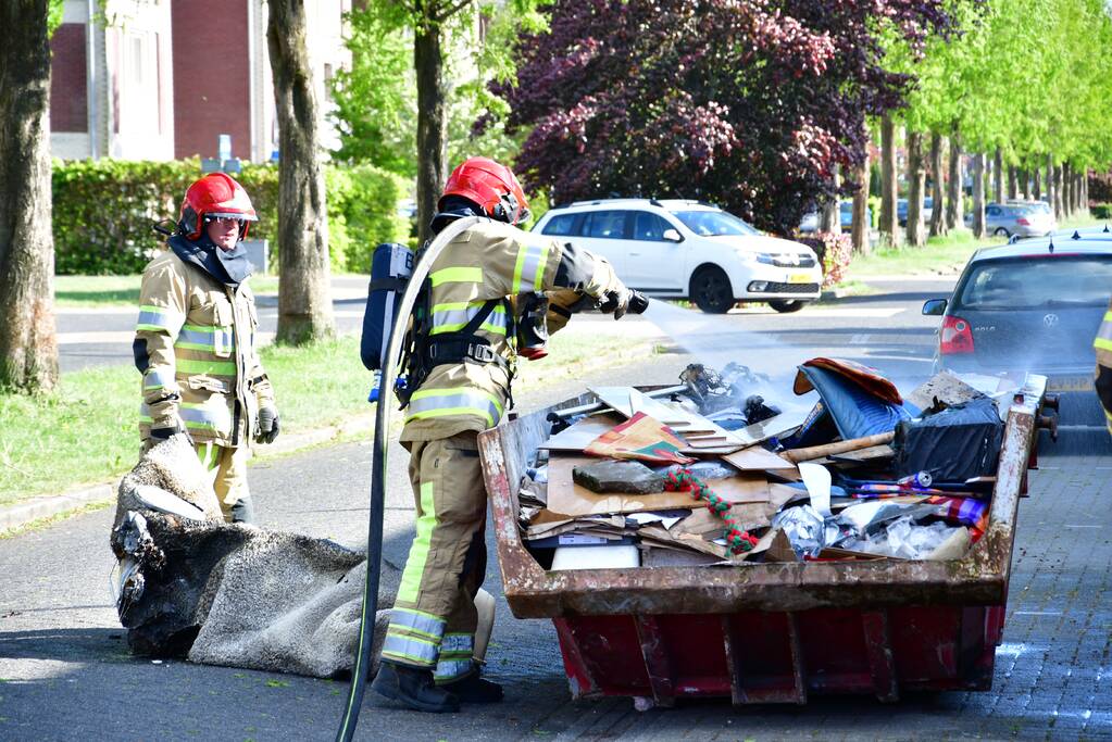 Bouwcontainer vat vlam