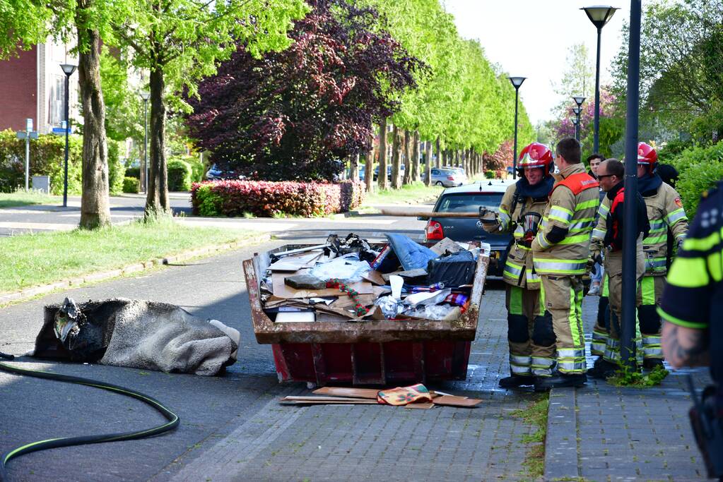 Bouwcontainer vat vlam