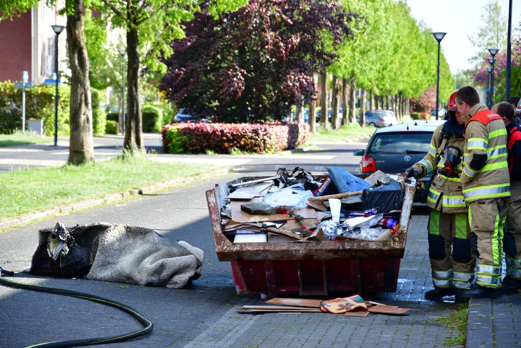 Bouwcontainer vat vlam