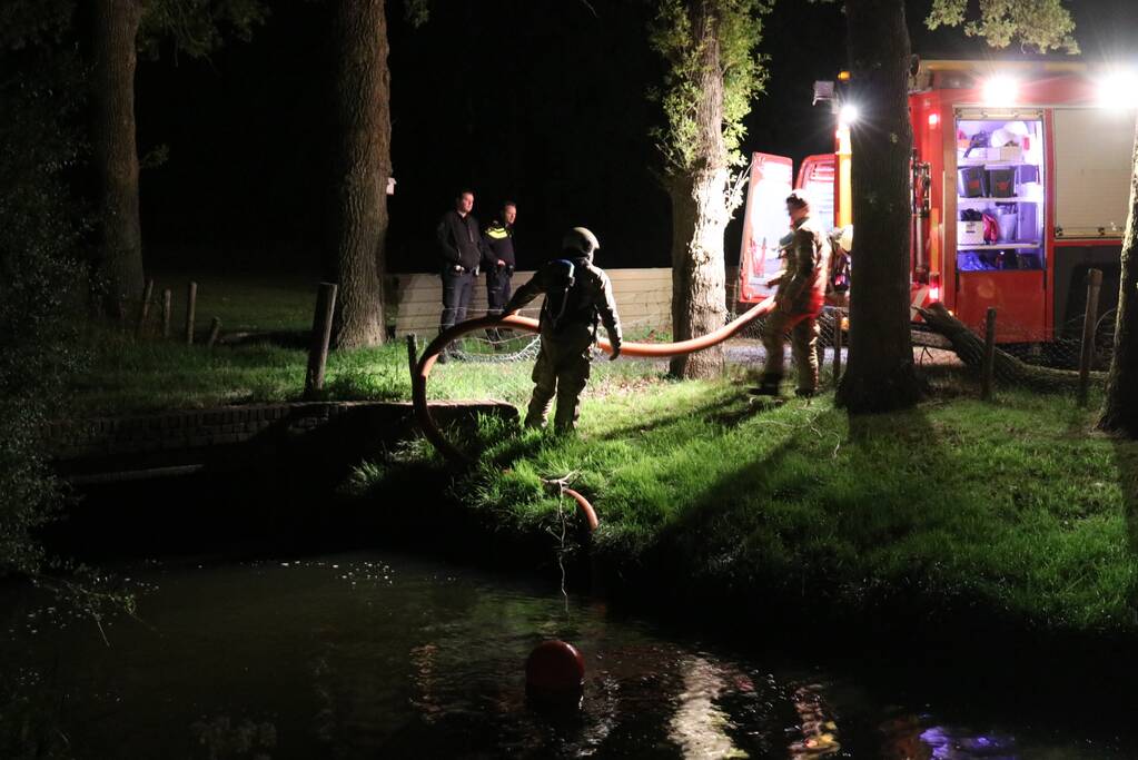 Brand in rieten kap van woning