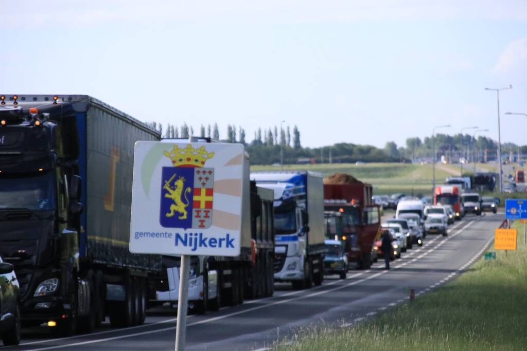Ernstige verkeershinder door storing brug Nijkerkersluis