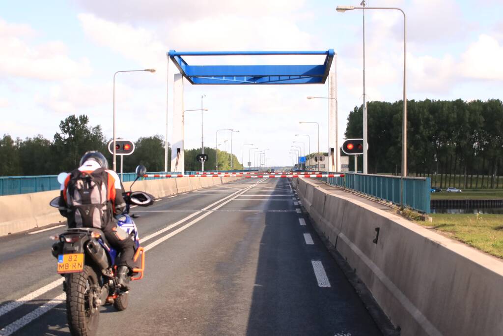 Ernstige verkeershinder door storing brug Nijkerkersluis