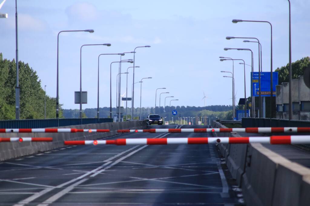 Ernstige verkeershinder door storing brug Nijkerkersluis