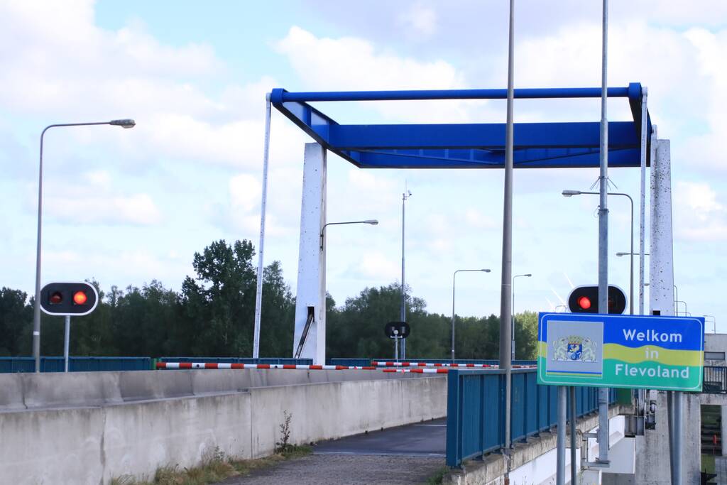 Ernstige verkeershinder door storing brug Nijkerkersluis