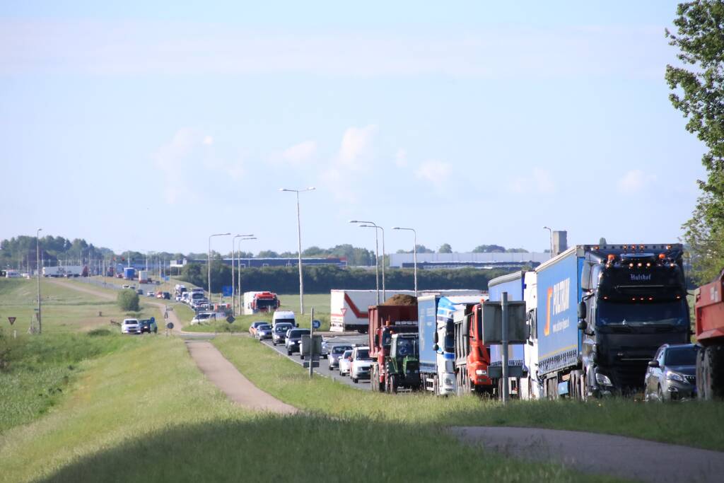 Ernstige verkeershinder door storing brug Nijkerkersluis