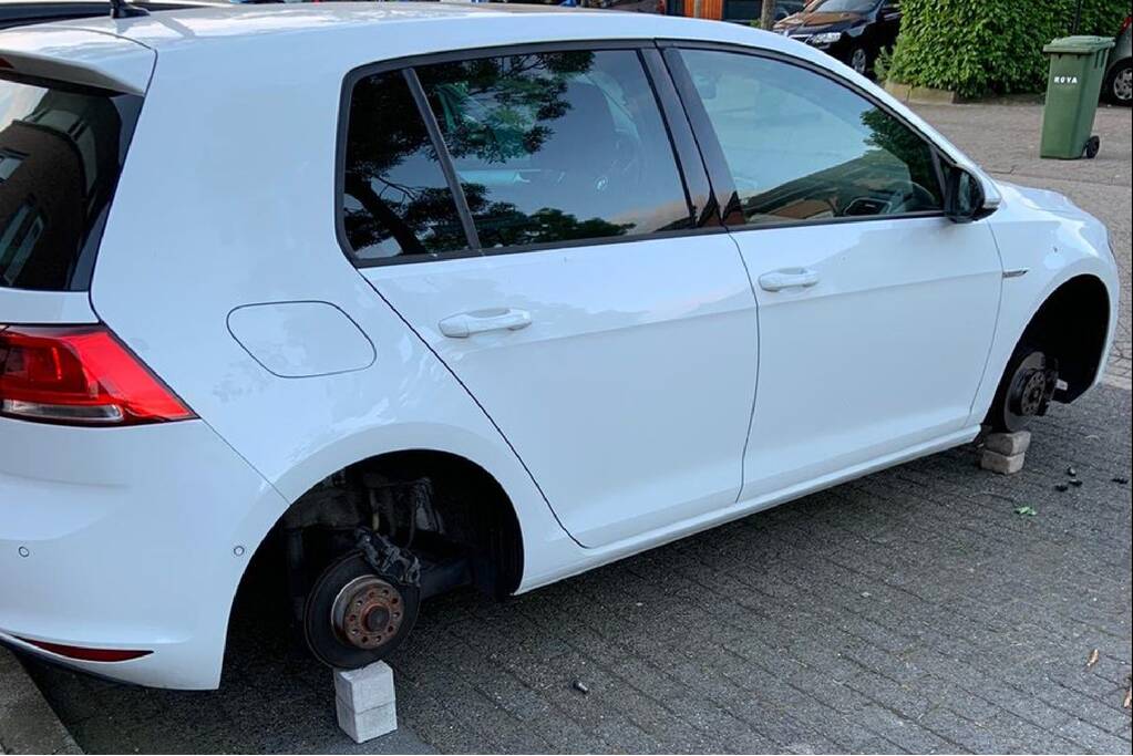 Opnieuw wielen onder auto gestolen in Nieuwland
