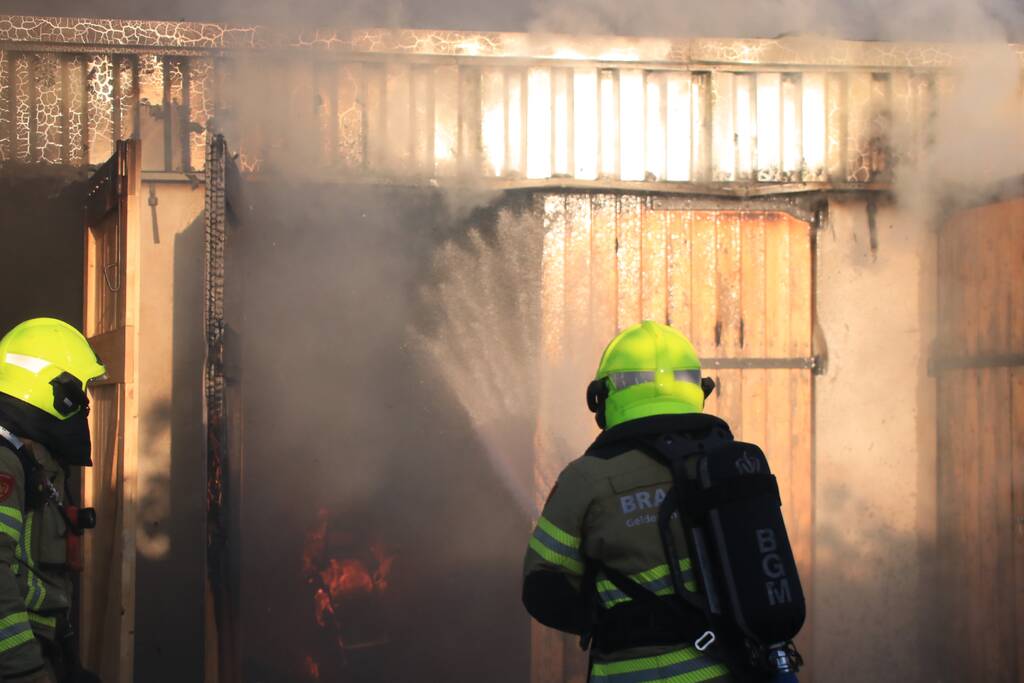 Flinke brand in garagebox