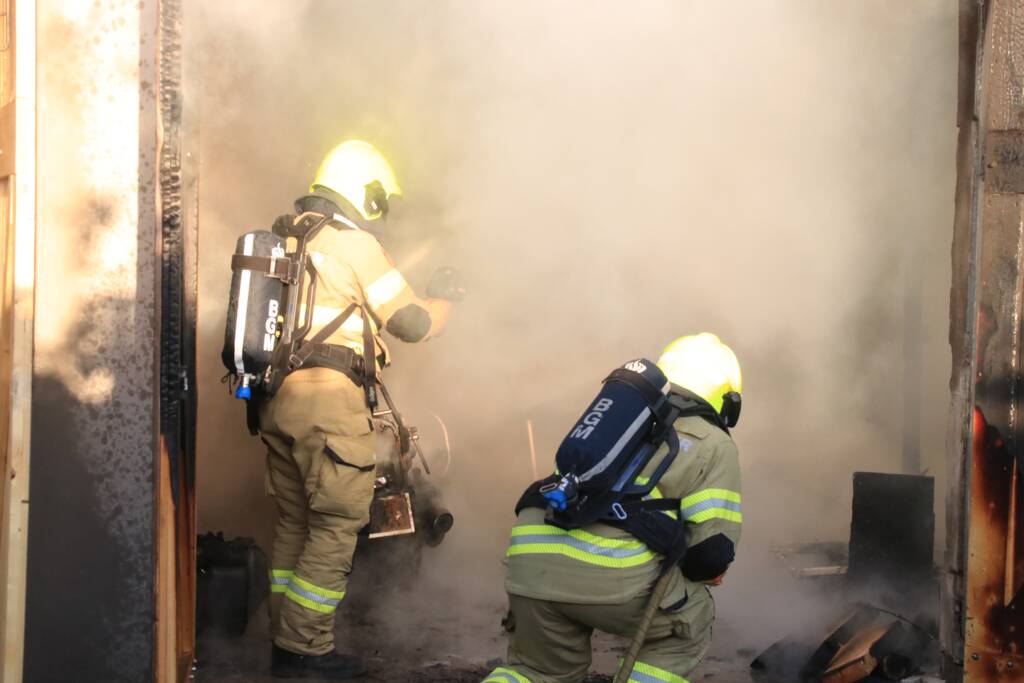 Flinke brand in garagebox