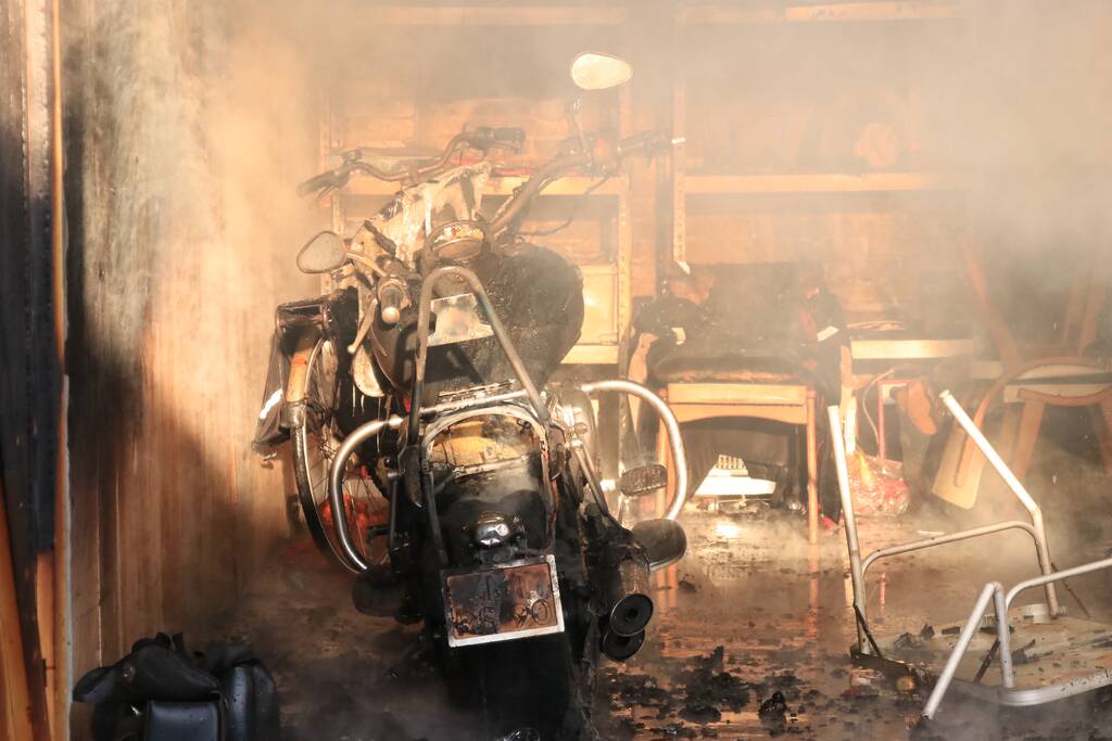 Flinke brand in garagebox