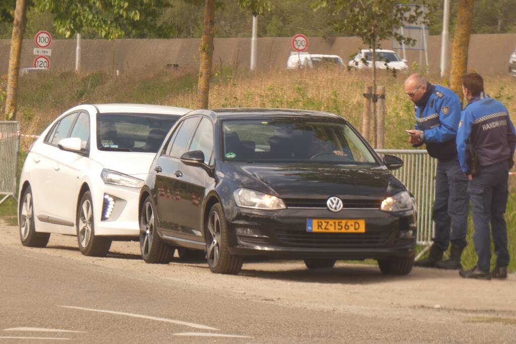 Verkeersregelaar ontsnapt aan aanrijding