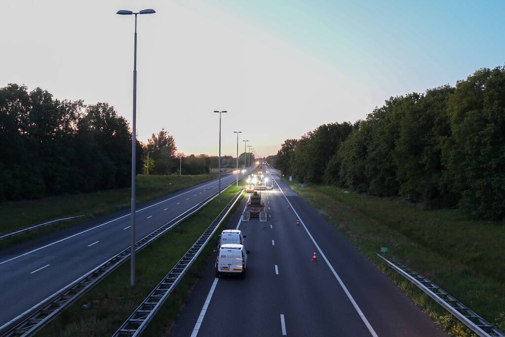 Rijbanen en oprit afgesloten door asfaltwerkzaamheden