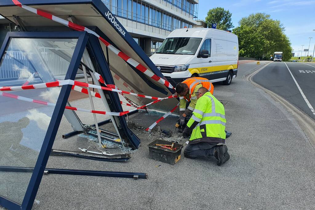 Bushok aan diggelen gereden
