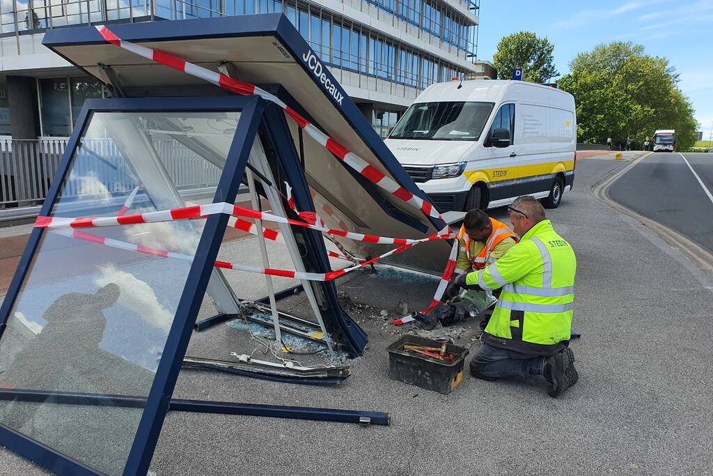 Bushok aan diggelen gereden