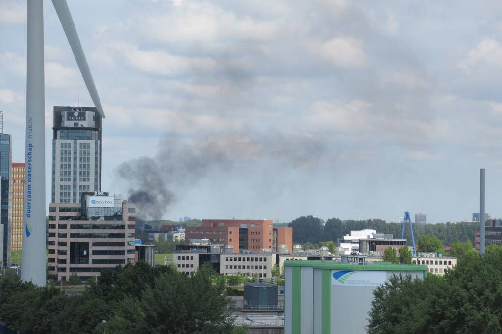 Auto uitgebrand bij verkeersongeval