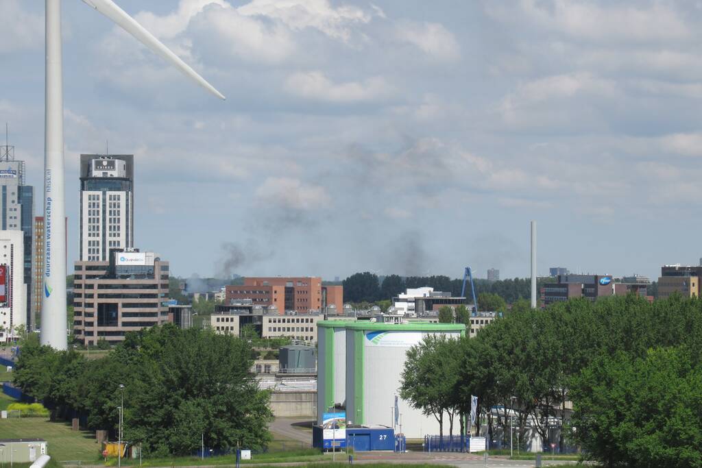Auto uitgebrand bij verkeersongeval