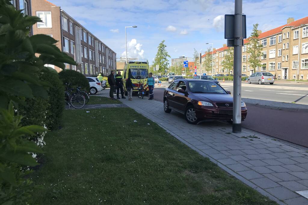 Snorfietser gewond bij aanrijding met auto
