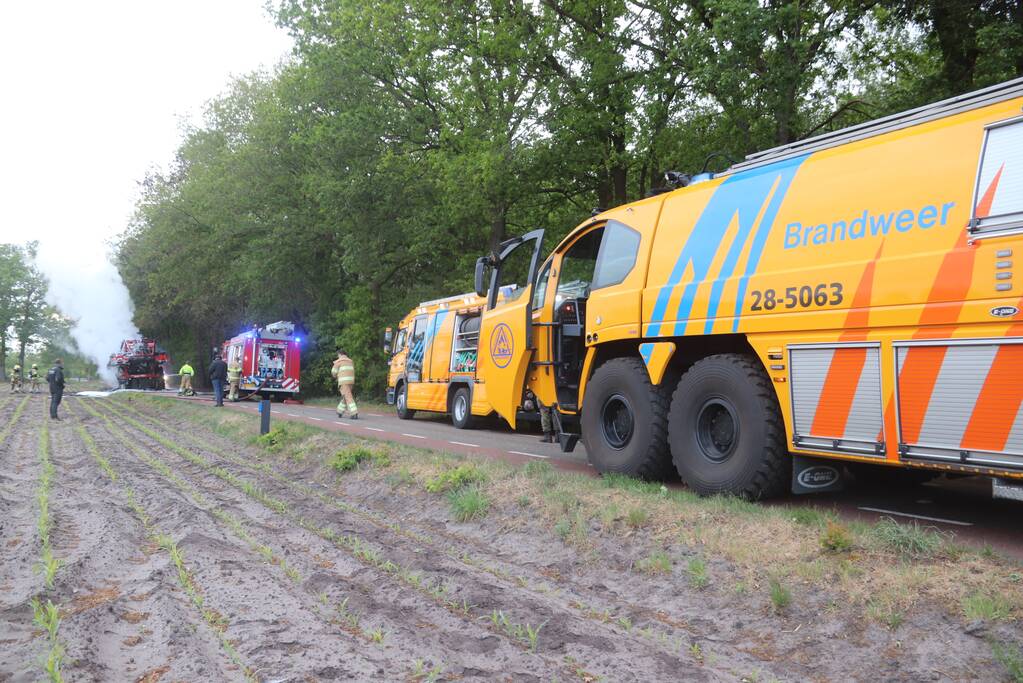Zelfrijdende veldspuit brand volledig uit