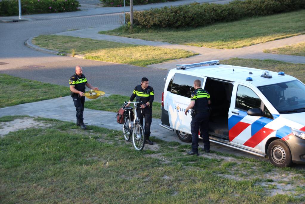 Fietser botst op lantaarnpaal