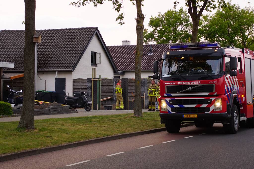 Vuurton geblust met emmer water