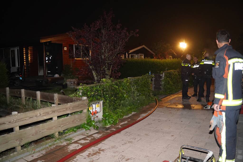 Hond overleden na brand in houten chalet