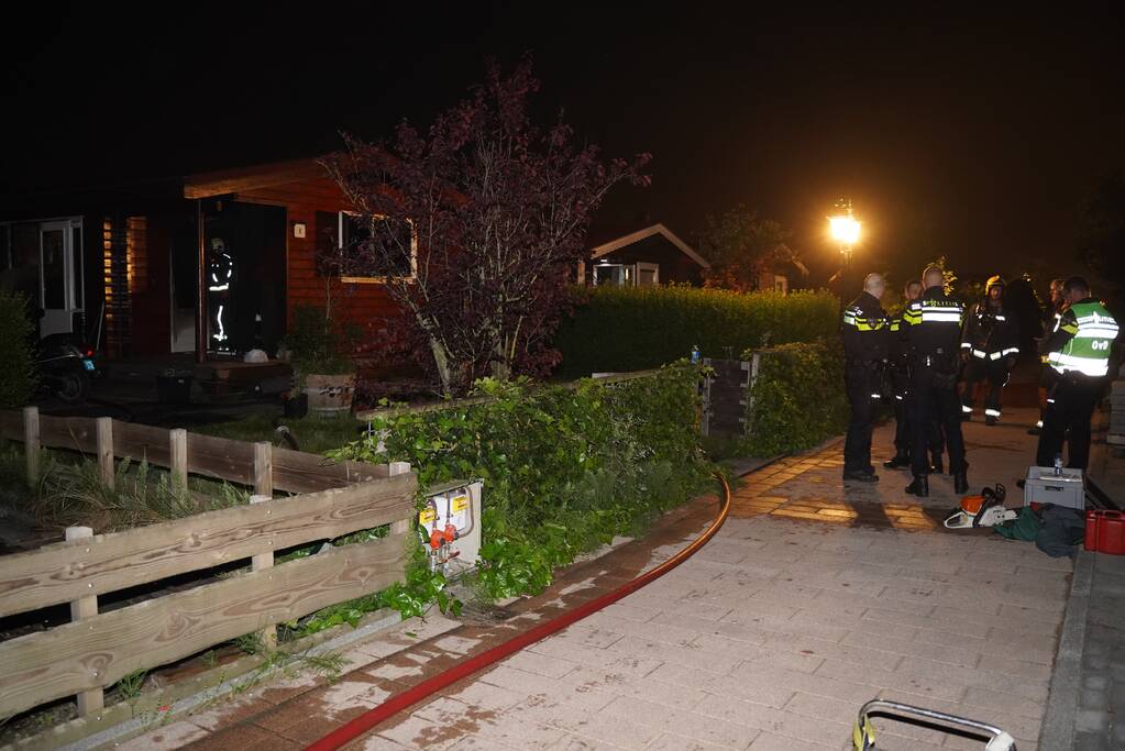 Hond overleden na brand in houten chalet