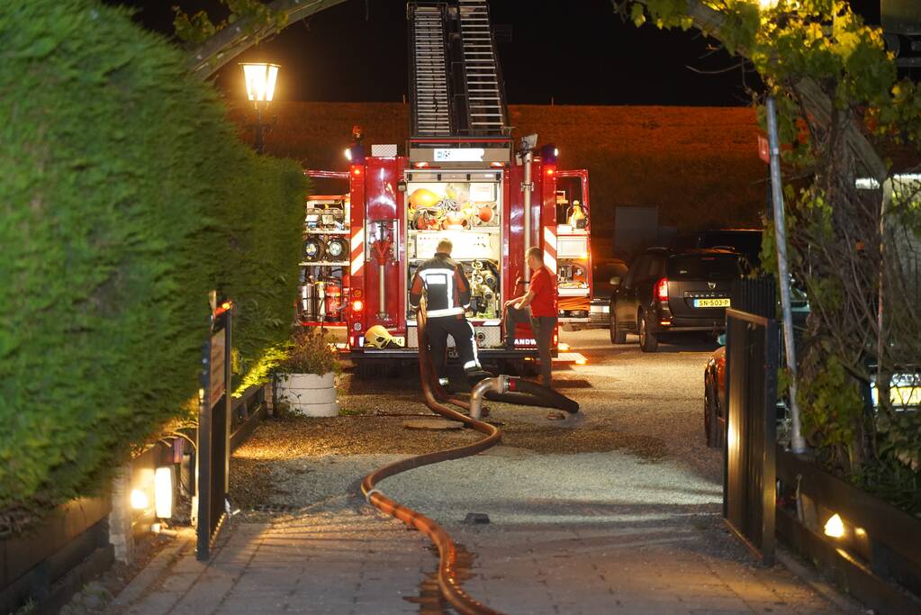 Hond overleden na brand in houten chalet