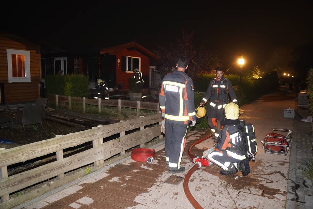 Hond overleden na brand in houten chalet