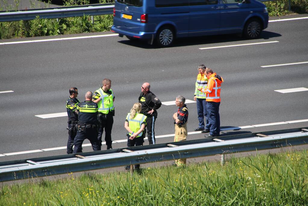 Rijstrook afgesloten door vrachtwagen met vastgelopen remmen