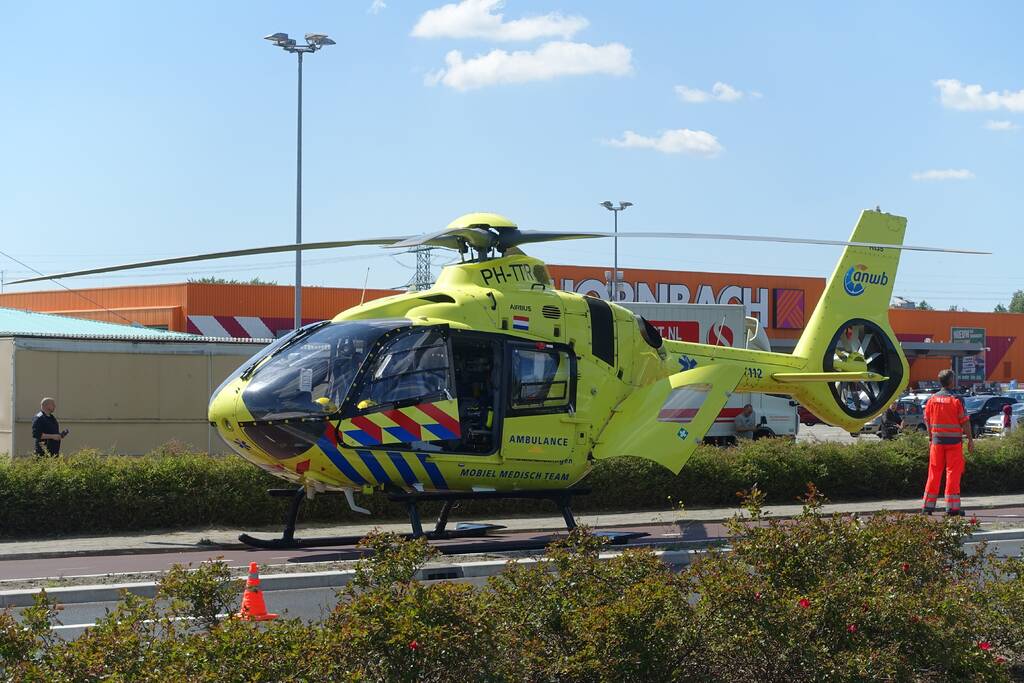 Fietsster ernstig gewond na aanrijding met auto